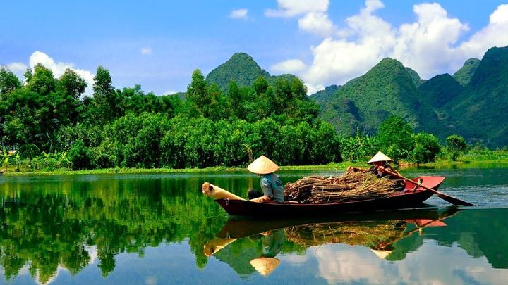Nội dung: Mùa hè đang đầy vui vẻ với những xu hướng mới, và Huda Ice Twist đang chinh
